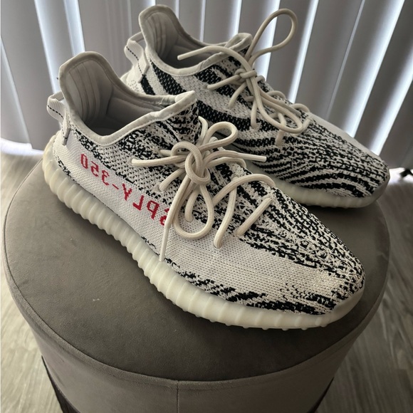Yeezys size 10 real - Picture 3 of 3